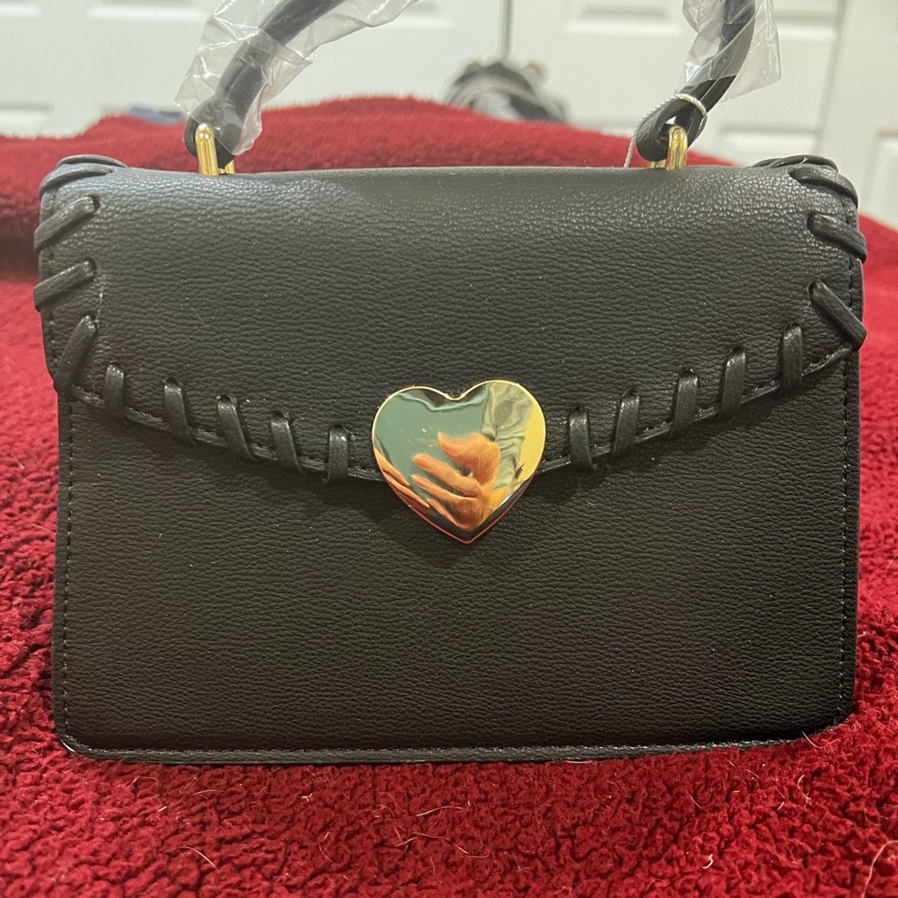 Black Heart Accent Handbag
